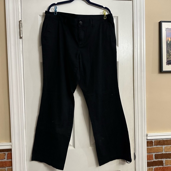 Women’s Old Navy Mid-Rise Boot Cut Khakis (black) size 18 - Picture 1 of 8